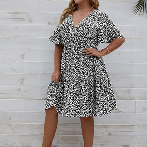 Plus Size V-Neck Short Sleeve Floral Print Midi Dress Black